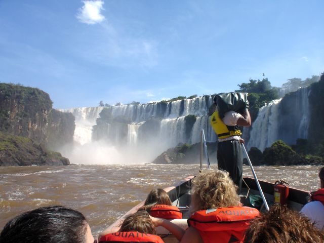 boat_to_the_falls2.jpg