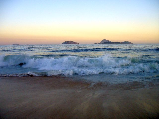 ipanema_waves.jpg