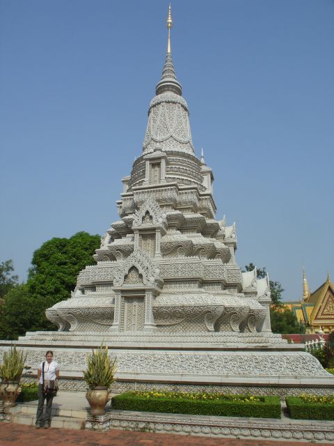meghan at the royal palace