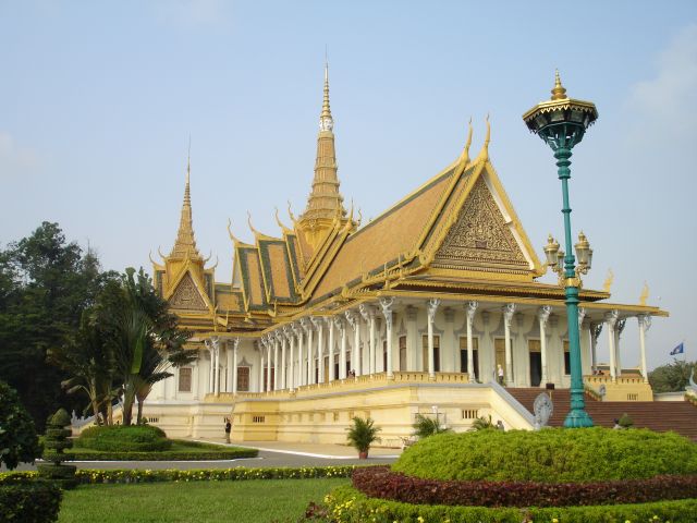 royal palace in phnom penh