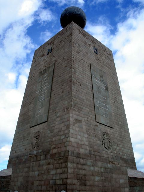 mitad_del_mundo2.jpg