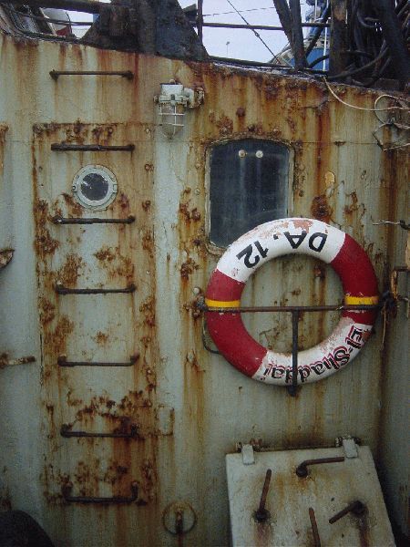 res_rusty_boat.jpg