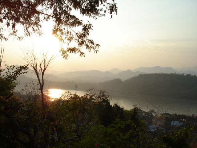 sunset_from_wat_tham.jpg