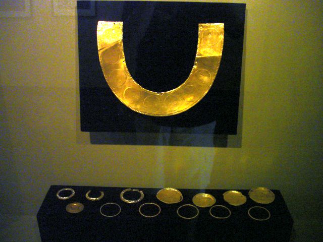 gold_necklace.jpg