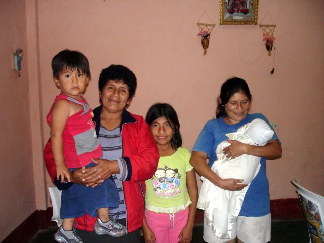 family_in_huanchaco.jpg