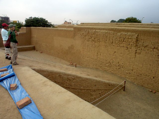 mud_brick_wall_at_esmeralda.jpg