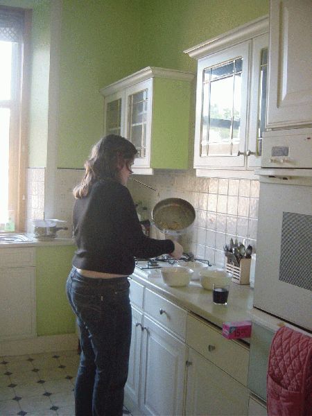 res naomi eating a spoon