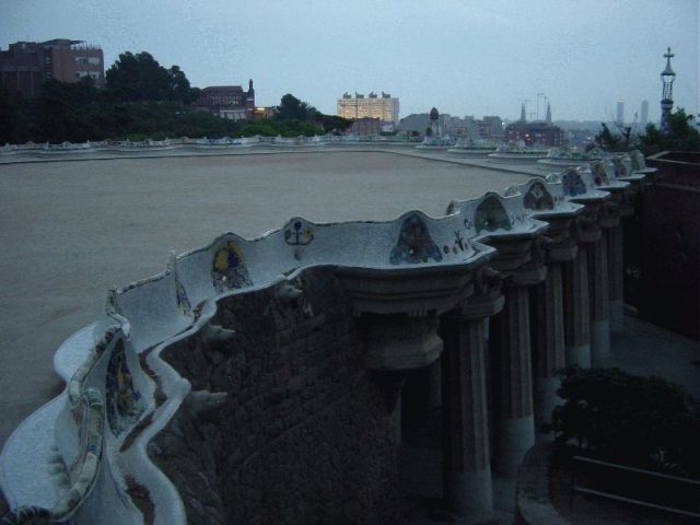res_parque_guell_public_square2.jpg